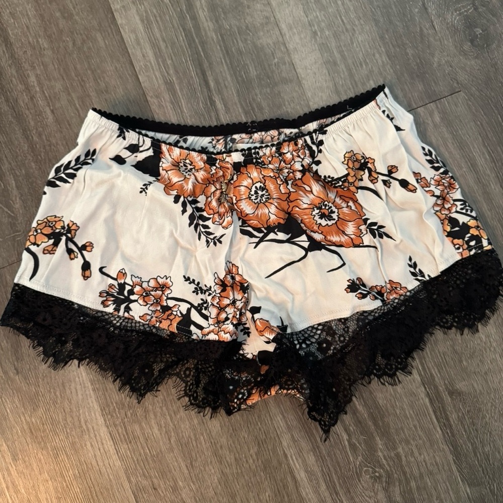 Arnhem Avalon Lace Trim Floral Shorts - Picture 5 of 8